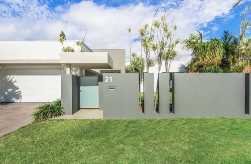 Mermaid Waters House | Castaways on the Gold Goast