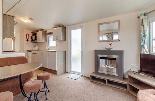 Bacton House | Castaways Oyster 10 (Pet)