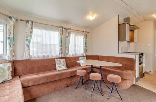 Bacton House | Castaways Oyster 10 (Pet)