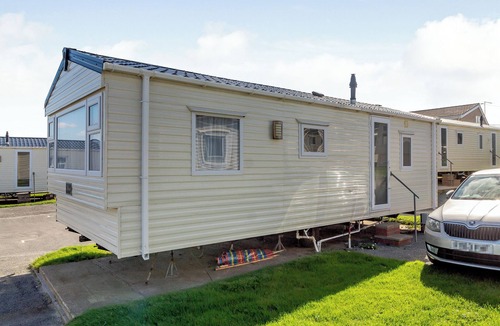 Bacton House | Castaways Oyster 6 (Pet)