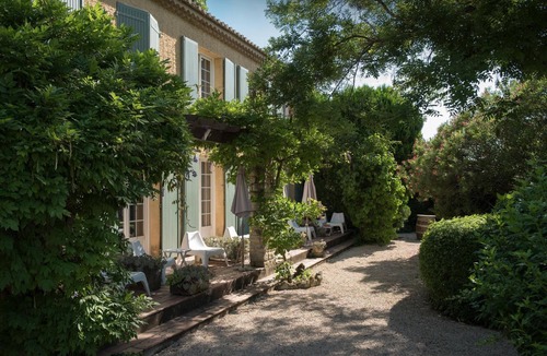 Barbentane Hotel | Castel Mouisson