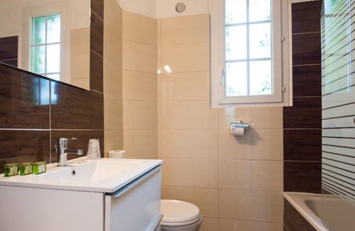 Barbentane Hotel | Castel Mouisson