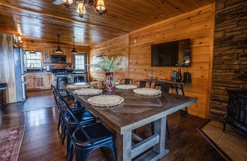 Town of Milo Cabin | Castello at Castle Point, 3 bedroom cabin with hot tub, pool table, lake view!