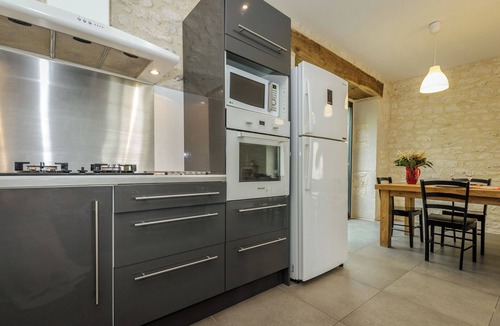 Castelnau-Montratier-Sainte-Alauzie House | Castelneuve is a private home with a luxurious appearance and pool
