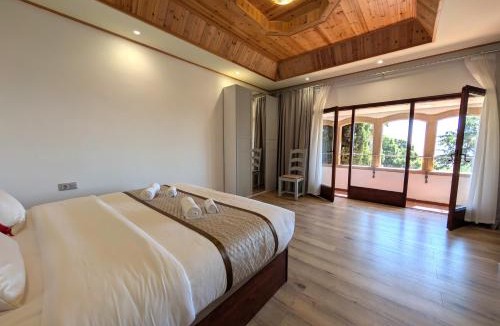 Cabrils Villa | Castillo Meng