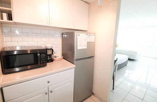 Mid Beach Condo | Castle 1733 Oceanfront Studio with pool, beach access, free parking, gym, tennis and more!