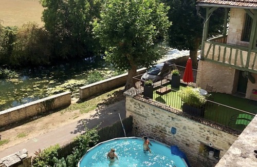 Noyers-sur-Serein House | Castle 31 persons