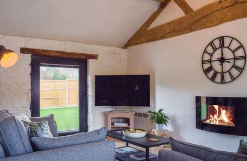 Hopton Castle House | Castle Beams
