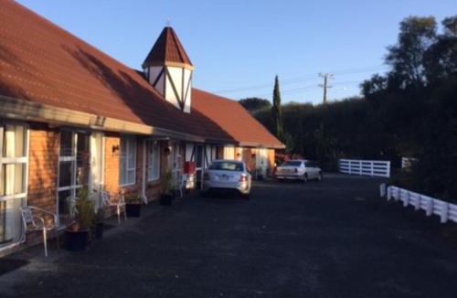 Wellsford Hotel | Castle Court Motel