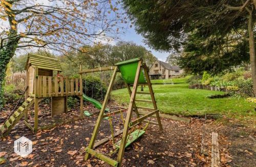 Bolton Villa | Castle De Annis