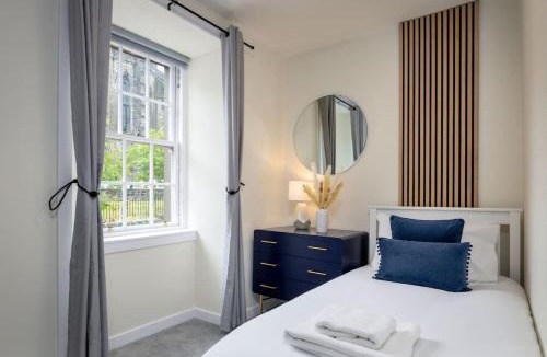 Dalavich Apartment | Castle Esplanade Apartment