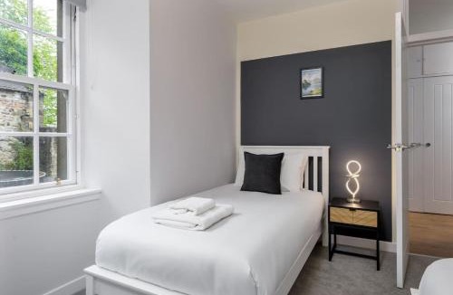 Dalavich Apartment | Castle Esplanade Apartment