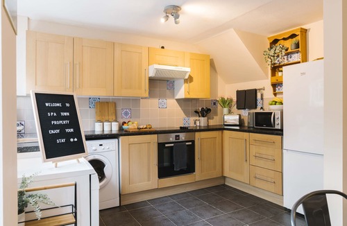 Warwick House | Castle Gate - Central Location with Large Living Space