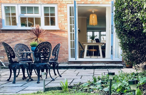 Warwick House | Castle Gate - Central Location with Large Living Space