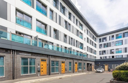 Redhill Apartment | Castle Haven Sleeps 2 with WiFi