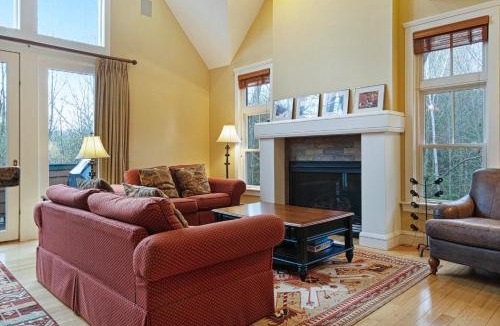 Proctorsville House | Castle Hill Condo