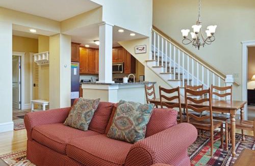 Proctorsville House | Castle Hill Condo