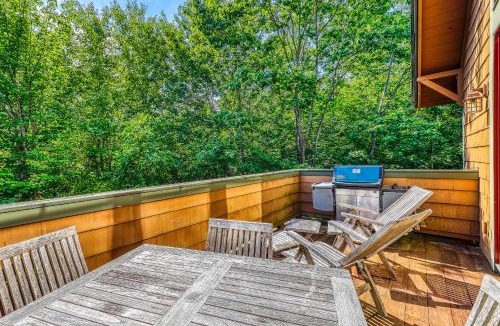 Proctorsville House | Castle Hill Condo