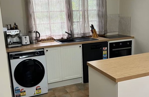 Castle Hill House | castle hill， Cozy Inn