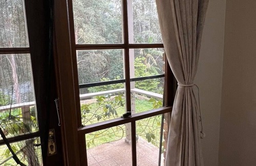 Castle Hill House | castle hill， Cozy Inn