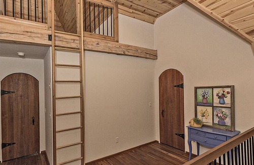 Chagrin Falls House | Castle in the Forest