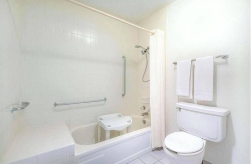 Lawton Hotel | Castle Inn & Suites by OYO Lawton