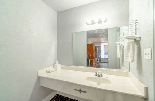 Lawton Hotel | Castle Inn & Suites by OYO Lawton