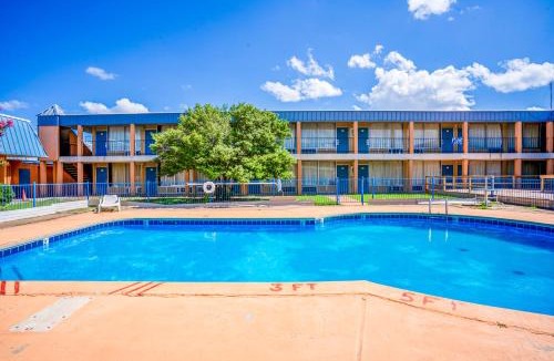 Lawton Hotel | Castle inn & suites by OYO Lawton