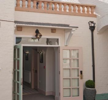 Warwick Hotel | Castle Limes Hotel