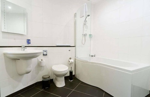 Warwick Hotel | Castle Limes Hotel