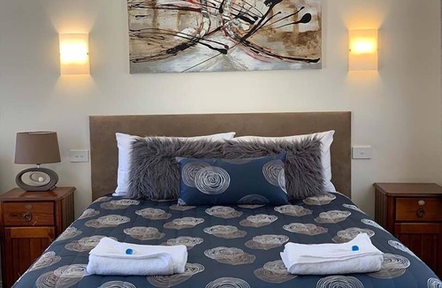 Castlemaine Hotel | Castle Motel