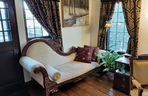 West Elmira House | Castle on Glen