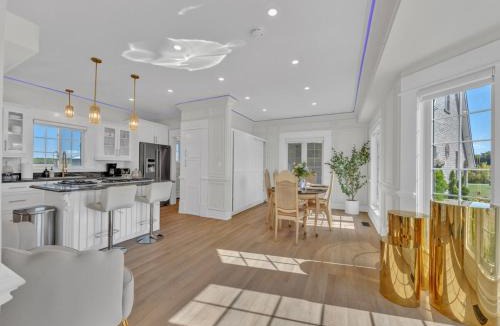 Town of Essex Apartment | Castle On Malden - Luxury 50 Acre Private Estate