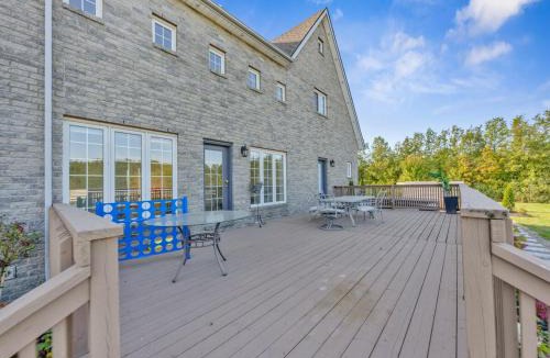 Town of Essex Apartment | Castle On Malden - Luxury 50 Acre Private Estate