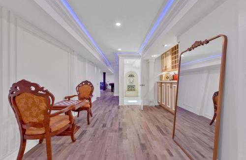Town of Essex Apartment | Castle On Malden - Luxury 50 Acre Private Estate