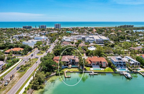Saint Armands Key House | Castle on the Bay Estate-St. Armands-Lido Beach-6 BD-Pool-Spa, Boat-Jet Ski Dock