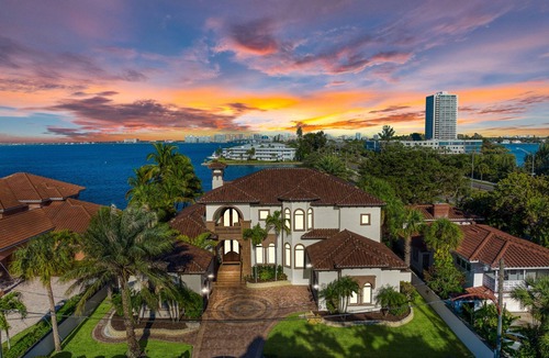Saint Armands Key House | Castle on the Bay Estate-St. Armands-Lido Beach-6 BD-Pool-Spa, Boat-Jet Ski Dock