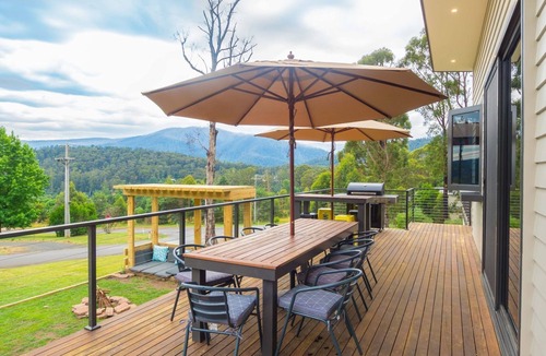 Marysville House | CASTLE ON THE HILL - Beautiful Mountain Views