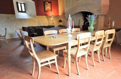 Bon-Encontre House | Castle Retreat near Villages