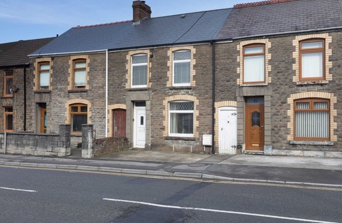 Loughor House | Castle Retreat - 3 Bed House