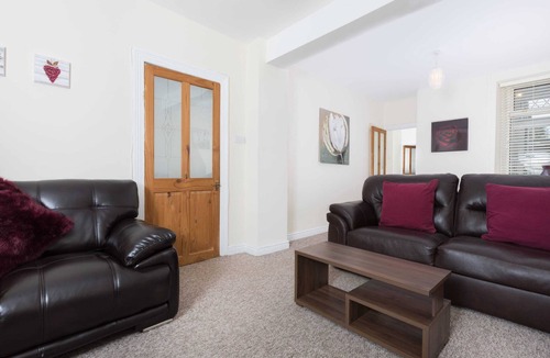 Loughor House | Castle Retreat - 3 Bed House