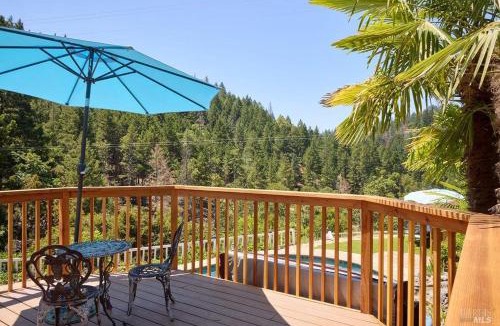 Redwood Valley House | Castle retreat get-away