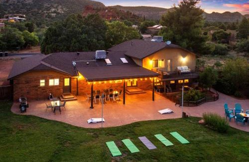 Oak Creek House | Castle Rock Views: Sedona Retreat w/Hot Tub!