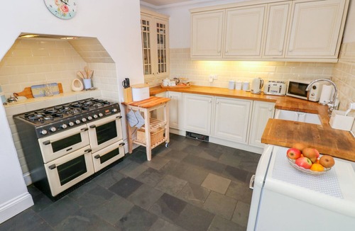 Kidwelly Cottage | Castle School House