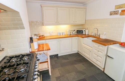 Kidwelly Cottage | Castle School House