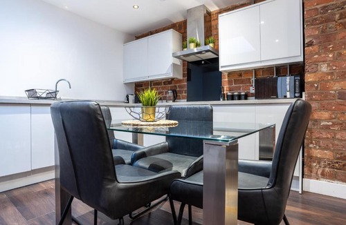 Liverpool City Centre Apartment | Castle Street Aparthotel by UStay
