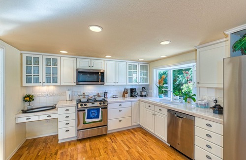 Cougar Mountain House | CASTLE VILLA: convenient n comfortable!