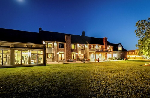 Grimsby Other | Castle with Great Views: GTA Skyline & Modern Cities & Nature Mountains & Beach