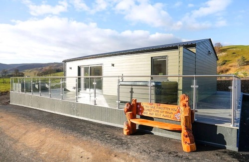 Peebles Cabin | Castlehill cabin with a hot tub