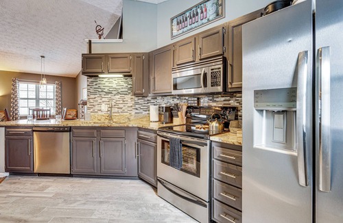 Hilliard House | Castlerea Casa Columbus Home w/Deck & Yard